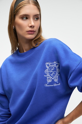 Grımelange AUDRA Kadın Oversize Yuvarlak Yaka Nakış Detaylı Mavi Sweatshirt