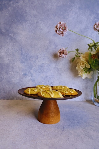Justwood Ligna Melamin Ahşap Rölyefli 23 Cm Lucca Ayaklı Pasta Tabağı, Servis Tabağı, Sunumluk Koyu Kahverengi