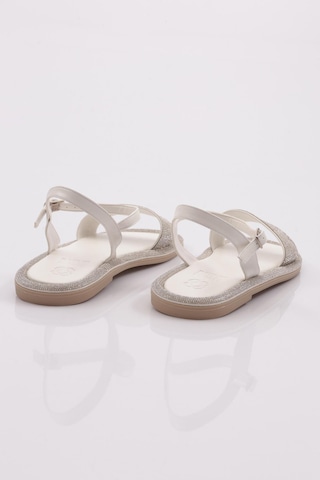 Dgn 3051 Kadin Düz Taban Taşli Sandalet 3051-2219-R13517 Beyaz