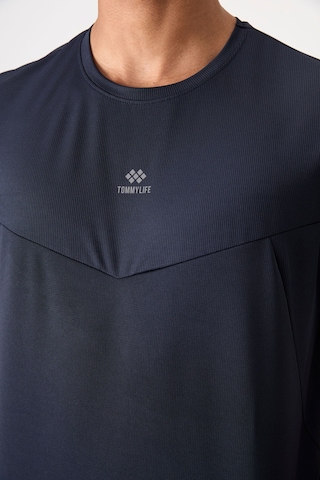Tommy Life Lacivert Polyester Nefes Alan Dokulu İnce Esnek Standart Fit Erkek Performans T-shirt - 88391 Lacivert