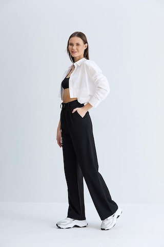 Sortie Collection Rahat Kesim Klasik Model Kumaş Pantolon Siyah-siyah Siyah