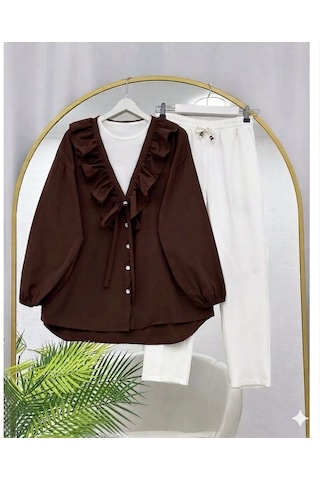 Lovie Moda Yakası Fırfır Detaylı Düğmeli Pantolonlu Takım Kahverengi