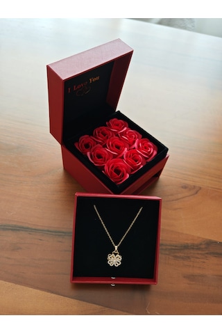 Çiftlere Özel Kırmızı Güllü Çiçekli Takı Ve Kolye Kutusu