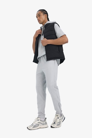 Defacto Defactofit Slim Fit Dar Kesim Su Geçirmez Fermuarlı Şişme Yelek E9215ax25aubk81 Siyah