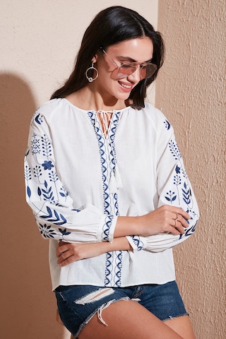 Lela Pamuklu Regular Fit Balon Kol Nakış Işlemeli Bayan Bluz 6110936 Ekru-Indigo