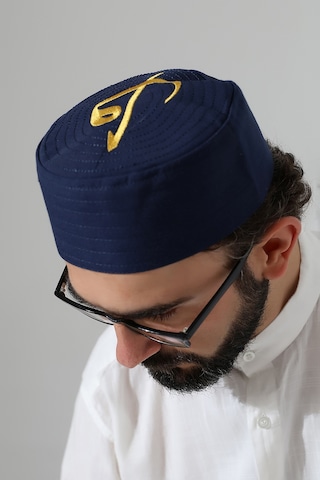 Elif Vav Nakışlı Kalıp Namaz Takkesi - Lacivert Lacivert