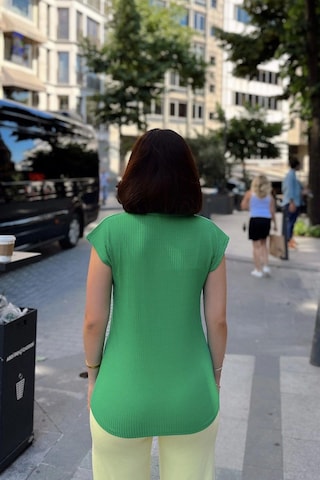 Yeşil Polo Yaka, Kısa Kol, Fitilli Kaşkorşe Kumaş, Basic Kalıp/kesim, Spor Ve Günlük Bluz & T-shirt Benetton Yeşili