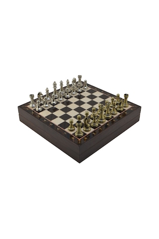 Gifthome Orta Boy Parlak Metal Klasik Satranç Takımı Ve Ceviz Desenli Sandıklı Mdf Tahtası 30x30x6 Cm.