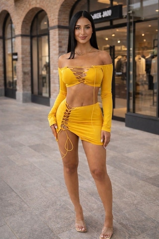 Pink Life Göğüs Dekoteli İpli Crop Ve Yırtmaçlı Etek Takım Sarı