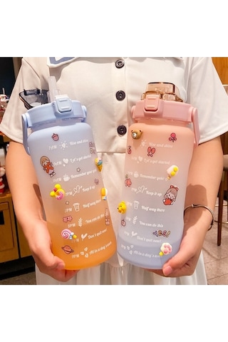 Novahub Yaz Büyük Kapasiteli Spor Fitness Tartı Pipetli Kupa Çoklu Renk Seçenekleri Taşınabilir Açık Hava Seyahati Yetişkin Öğrenci Yurt İçi İçme Kettle Gradyan Mavi Turuncu + Rastgele Çıkartmalar + Rastgele Aksesuarlar 2000ml Çok Renkli