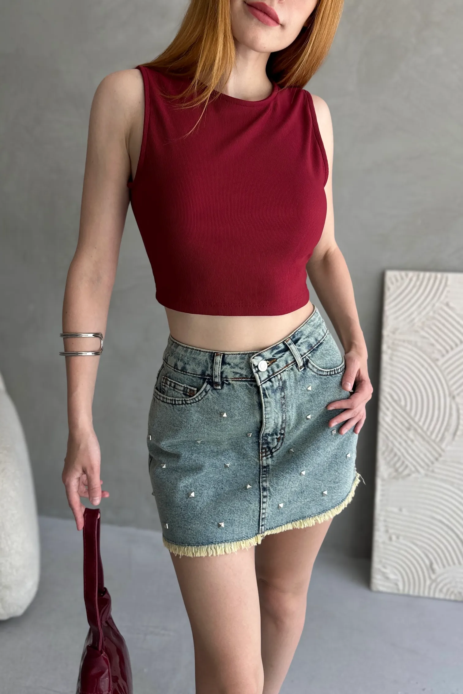 Nido Sırtı Kemer Detaylı Kaşkorse Crop Bluz Bordo