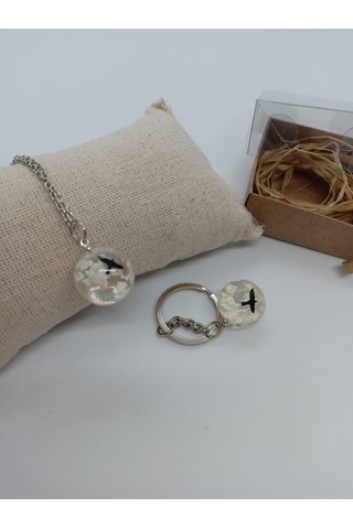 BULUTLARIN ARASINDA KUŞ TEMALI KOLYE ve ANAHTARLIK SETİ1002