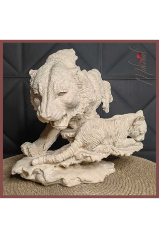 Kaplan Annesinin Ve Yavrusunun Korumasını Simgeleyen Şık El Yapım