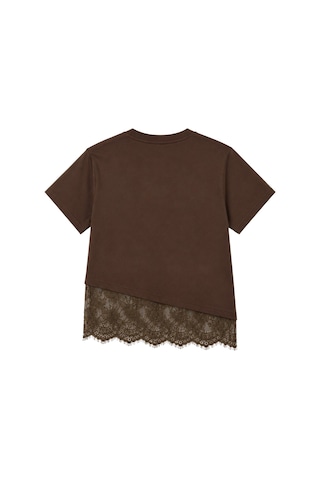 Vadon 1005 Kadın Pamuklu Regular Fit Bisiklet Yaka Asimetrik Kesim Dantel Detaylı Yumuşak Dokulu T-shirt Kahverengi