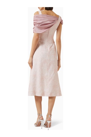 Eegen Studio Off Shoulder Toplu Midi Elbise - Şık, Fitted Bel Ve A - Line Etek Tasarımı İle Pembe