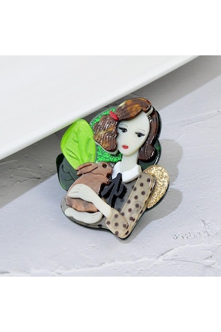 Blucome Akrilik Kız Sarılma Tavşan Broş Nazik Bayan Pin Moda Asetat Fiber Takı Yeni Tasarım 2023 Yüksek Kalite Yeşil