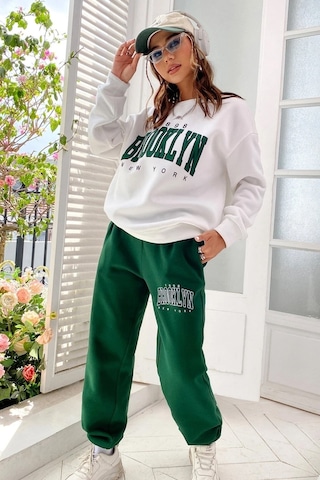 Modagen Kadın Yeşil Beyaz Brooklyn Baskı Oversize Bisiklet Yaka Alt Üst Eşofman Takımı Yeşilbeyaz