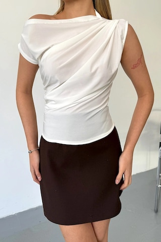 Giysa Kadın Asimetrik Yaka Büzgü Detaylı Bluz Beyaz - 25y 2421 Beyaz