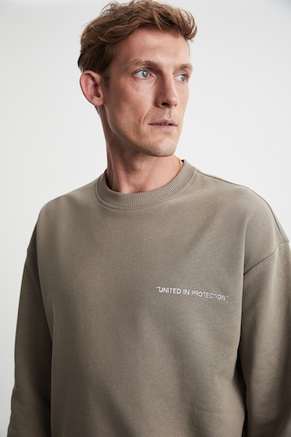 Grimelange Raırok Erkek Içi Polarlı Comfort Oversize Nakışlı Vizon Sweatshirt