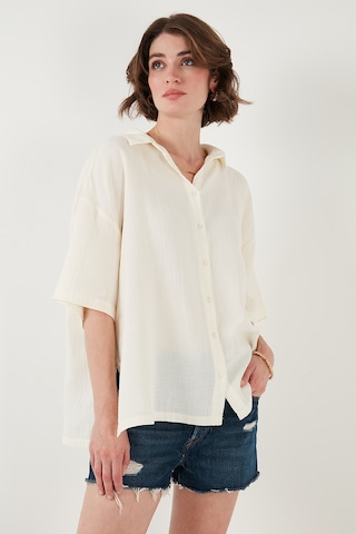 Lela Pamuklu Regular Fit Yırtmaçlı Kısa Kollu Bayan Gömlek Cf25S166965 Ekru