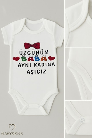Babyden's Üzgünüm Baba Aynı Kadına Aşığız Yazılı Çıtçıtlı Bebek Body %100 Pamuk Kısa Kollu Zıbın Beyaz