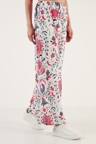 Lela Desenli Beli Lastikli Bol Paça Rahat Kesim Bayan Pantolon 5865217 Beyaz-Fuşya
