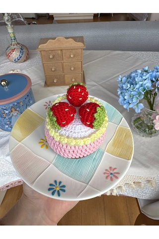 Paris Organik Oyuncak ve Hediyelik Tığ İşi Çilekli Cupcake Aksesuar