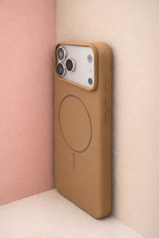 Apple iPhone 17 Pro Max Uyumlu İçi Kadife Magsafe Wireless Şarz Özellikli Camel Renkli Telefon Kılıfı Resimdeki