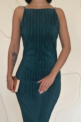 Zümrüt Piliseli Halter Boyun Elbise Zümrüt