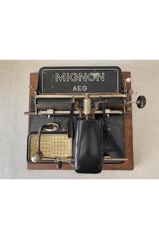 Aeg Mignon Model 4 Antika Daktilo - Koleksiyonluk Ahşap Kasalı Daktilo No1