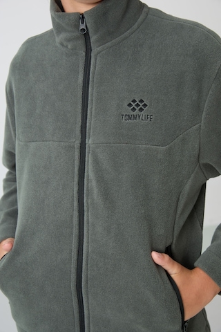 Haki Kalın Yumuşak Dokulu Standart Fit Nakışlı Polar Erkek Çocuk Sweatshirt - 11223 Haki