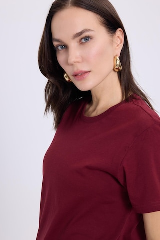 Tudors Kadın Slim Fit Dar Kesim Pamuklu Yumuşak Doku Likralı Esnek Kumaş Basic Bordo Bisiklet Yaka Tişört-37834 Bordo
