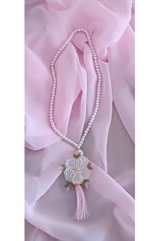 Toz Pembe İğne Oyası Namaz Örtüsü Ve Tesbih Takımı - Kır Çiçeği Motifli Çeyizlik Set Beyaz - Pembe