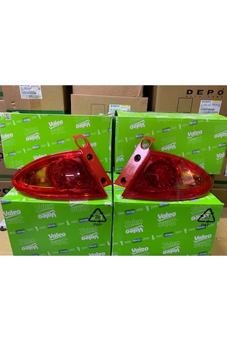 Seat Leon 2006-2013 Arası Valeo Sağ Ve Sol Dış Stop Lambası 1p0945111d / 1p0945112d