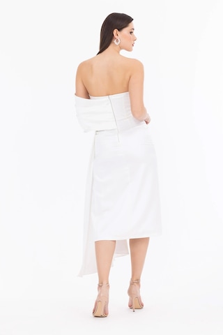 Kadın Asimetrik Yaka Midi Boy Şifon Dokuma Abiye Elbise - Beyaz Beyaz