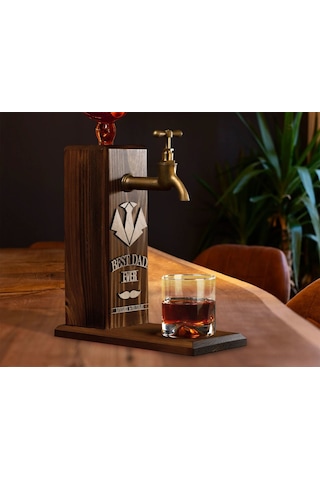 Bk Gift Kişiye Özel Kabartma İsimli Babalar Günü Tasarımlı Musluklu Ceviz Ahşap Şarap Standı, Viski Çeşmesi, Babaya Hediye, İçecek Dispenseri-6