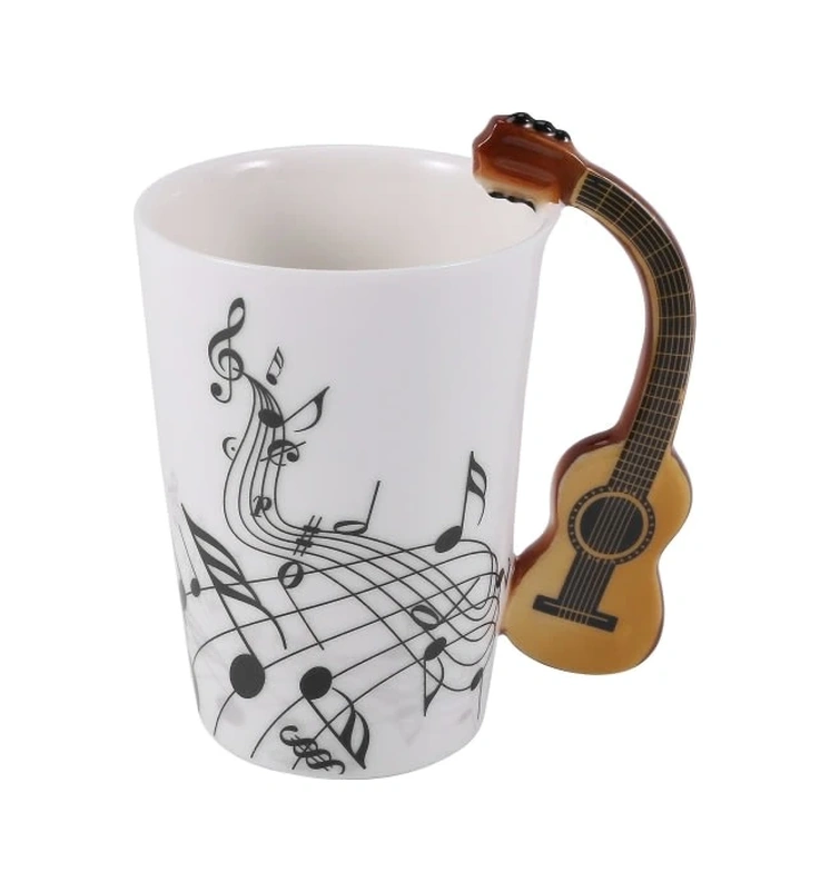 Yaratıcı Romantik Gitar Saplı Seramik Kupa Serbest Gezen Kahve Süt Çay Kupası Kişiselleştirilmiş Kupa Benzersiz