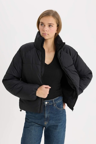 DeFacto Regular Fit Şişme Mont Fermuarlı Cepli E7385AX24WNBK27 Siyah