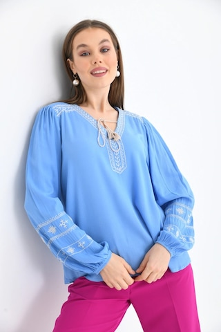 Kadın V Yaka Uzun Kol Nakış Detaylı Rahat Yazlık Bluz Indigo