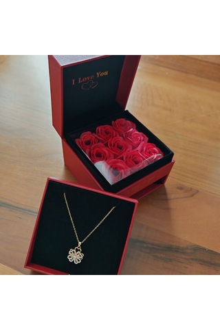 Çiftlere Özel Kırmızı Güllü Çiçekli Takı Ve Kolye Kutusu