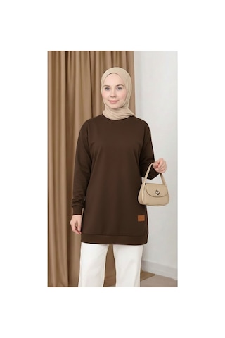 Unika Boutique Kadın Bisiklet Yaka Tesettür Yırtmaçlı Armalı Tunik Sweat Sweatshirt Kahverengi