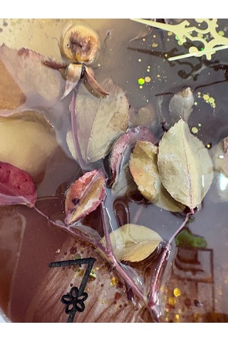 Pelince - Beyaz Gül - Koyu Kahverengi - Epoksi Duvar Saati Özel Tasarım - Tek Üretim - 30 Cm Siyah