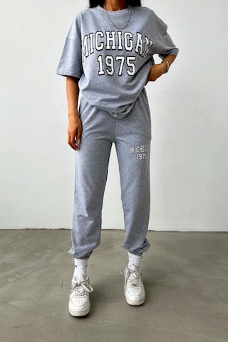 T-shirt Eşofman Altı Jogger- Gri Baskılı Alt Üst Eşofman Takımı Oversize Bisiklet Yaka Gri