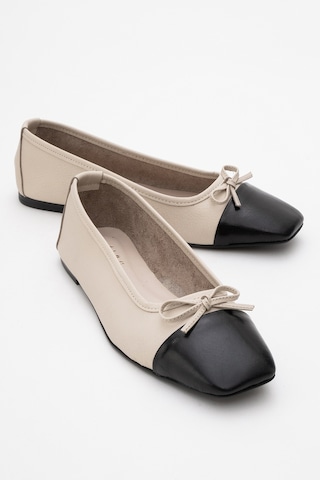 Romy Ekru-siyah Cilt Hakiki Deri Küt Burunlu Fiyonklu Kadın Babet Ayakkabı Siyah - Ekru