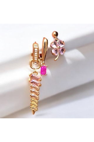 Pembe Taş Çiçek Detay Üçlü Çelik Küpe Altın