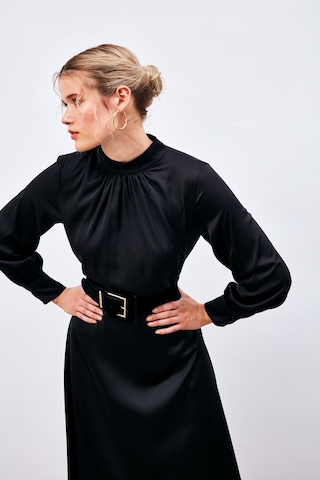 Sateen Yaka Detaylı Saten Bluz - Siyah