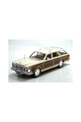 Motormax 1:24 1979 Chrysler Le Baron Town Country -krem Model Araba