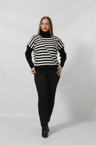 Asimetrik Çizgi Desenli Boğazlı Kazak Siyah-krem Çok Renkli