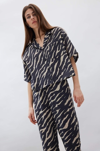 Defacto Loose Fit Zebra Desenli Modal Kısa Kollu Gömlek F0879AX25SM Siyah