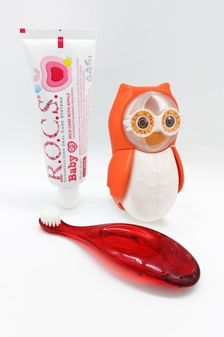 Rocs Baby 0 - 3 Yaş Soft Diş Fırçası + Flipper Baykuş Hijyenik Saklama Kabı Turuncu + Elma Püresi Macun 35 ML